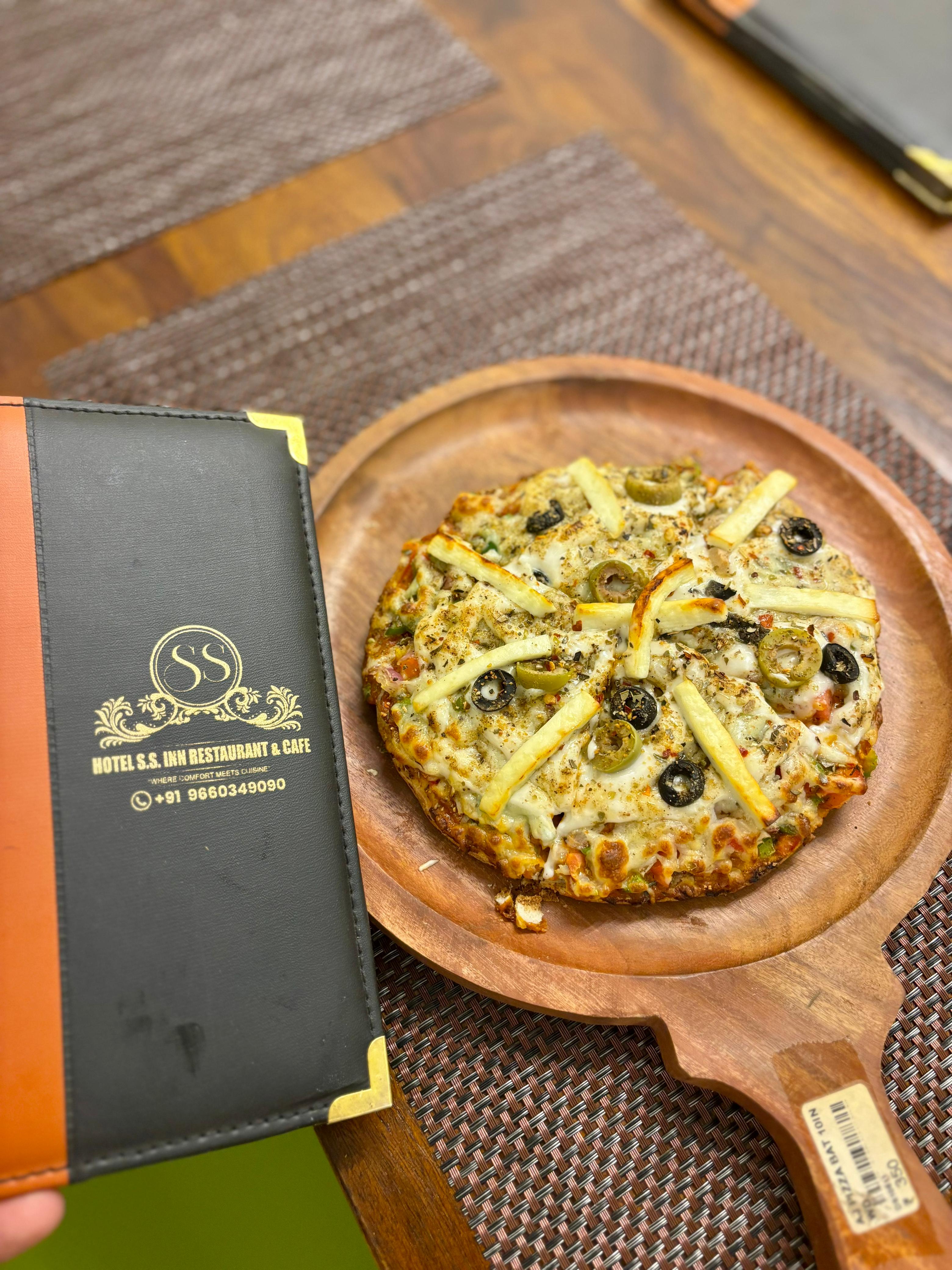 Hotel S.S. Inn - Pizza food